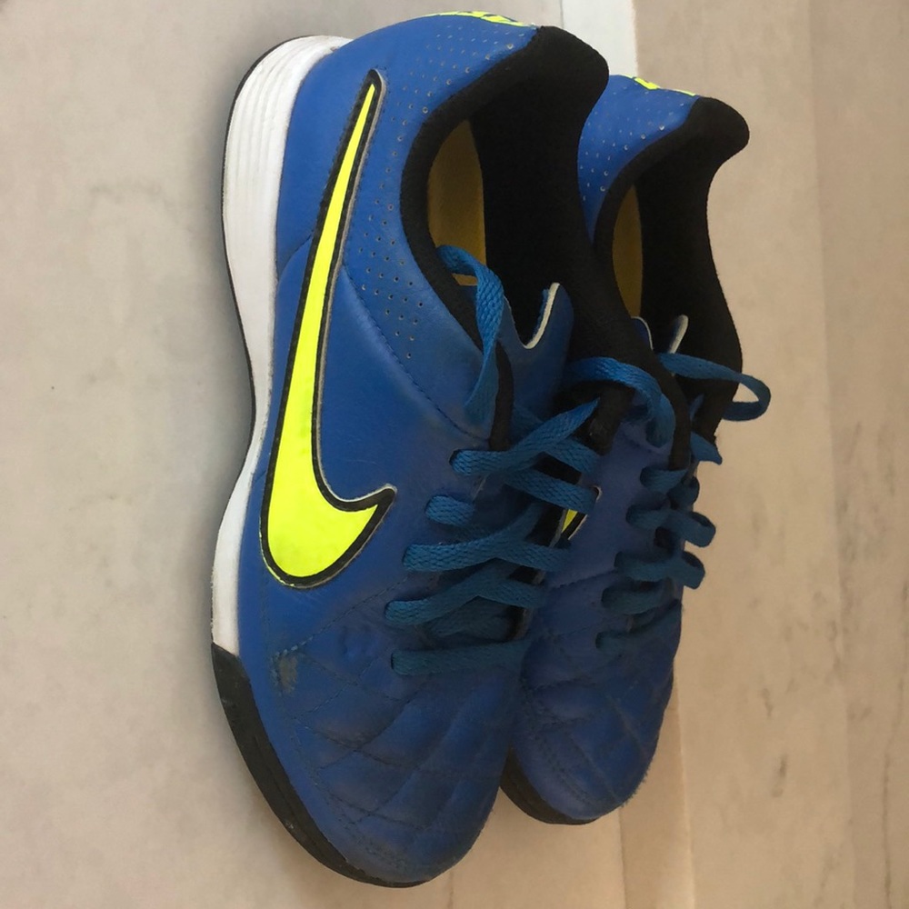Nike Indoor Soccer Shoes - Picture 5 of 5